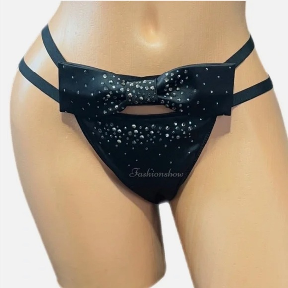 Victoria’s Secret FASHION SHOW LONDON 2014 Satin Bow Crystals Thong Sz M Panty - Picture 1 of 10